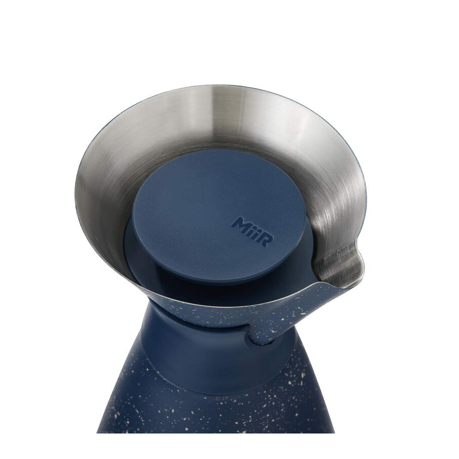 new-standard-carafe-t7 WebPDP-33oz_New_Standard_Carafe_Tidal_Blue_Speckle_Studio__CAR1SVOS225_45_Lid_Off.jpg