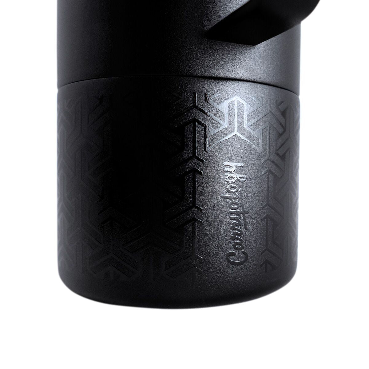 miir-x-carryology-tomo-r4 WebPDP-MiiR_x_Carryology_Tomo_Studio_Closeup__TOM1SV33402_12.10.25.jpg